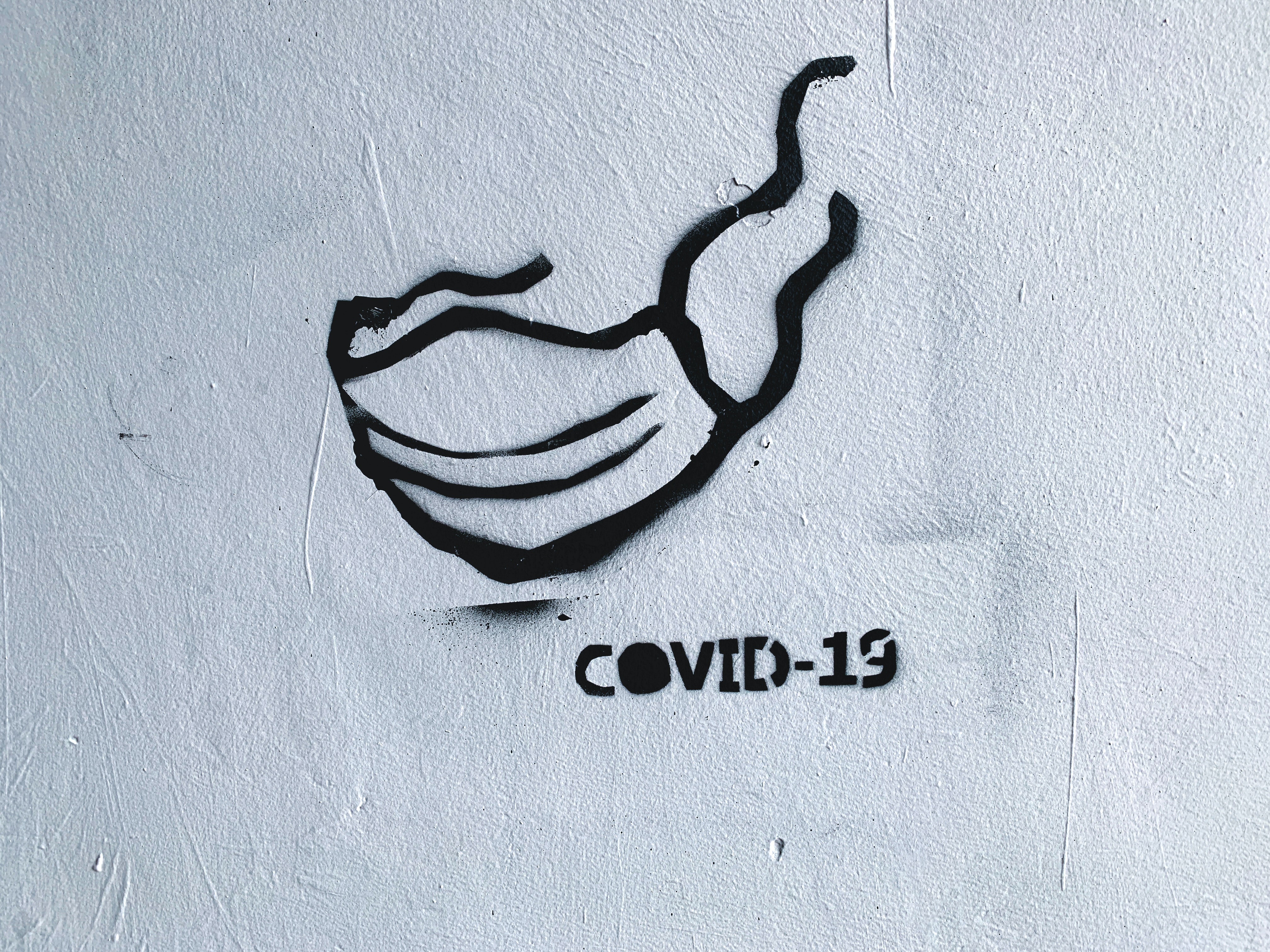 Графіті маски на білій стіні / Graffiti of the mask on a white wall Графіті маски на білій стіні / Graffiti of the mask on a white wall