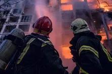 Residencial area in Kyiv, Chornobylska Street. 16-storey building was set on fire because of shelling. As a result, two people died, 50 persons were rescued by the State Emergency Service of Ukraine. Kyiv, 15 March 2022 © UNDP Ukraine/Pavlo Petrov
