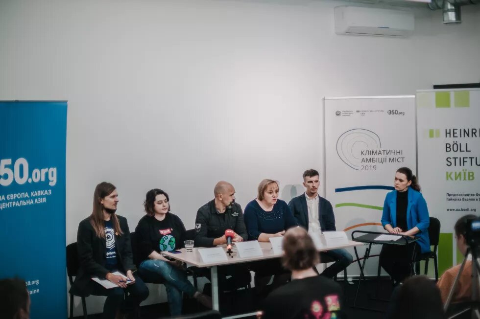 Photo of press-conference speakers