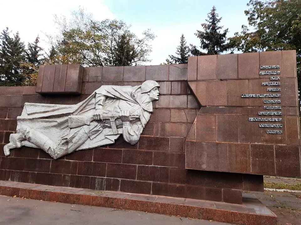 A collective grave of Soviet soldiers who died when liberating Kryvyi Rih in February 1944