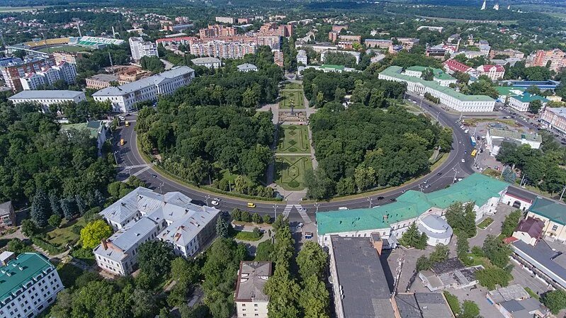 Кругла площа, Полтава. Автор: Максим Бондаревський. Червень 2016.