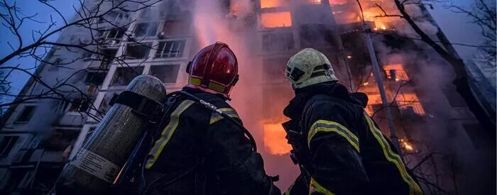 Residencial area in Kyiv, Chornobylska Street. 16-storey building was set on fire because of shelling. As a result, two people died, 50 persons were rescued by the State Emergency Service of Ukraine. Kyiv, 15 March 2022 © UNDP Ukraine/Pavlo Petrov