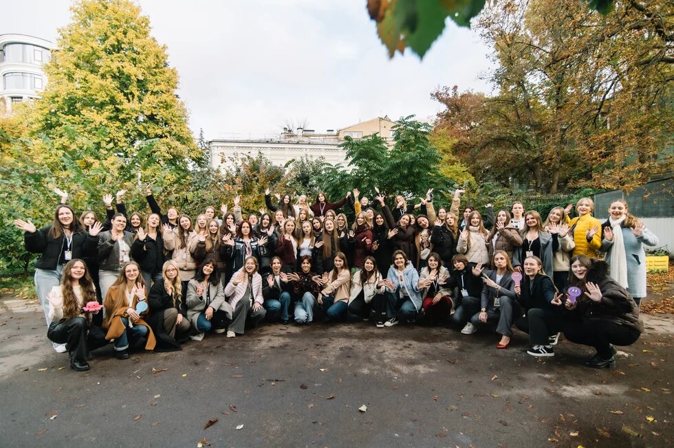 Випускниці академії 