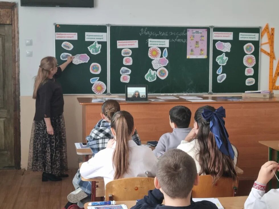 Алла Дудник під час енергоуроку 